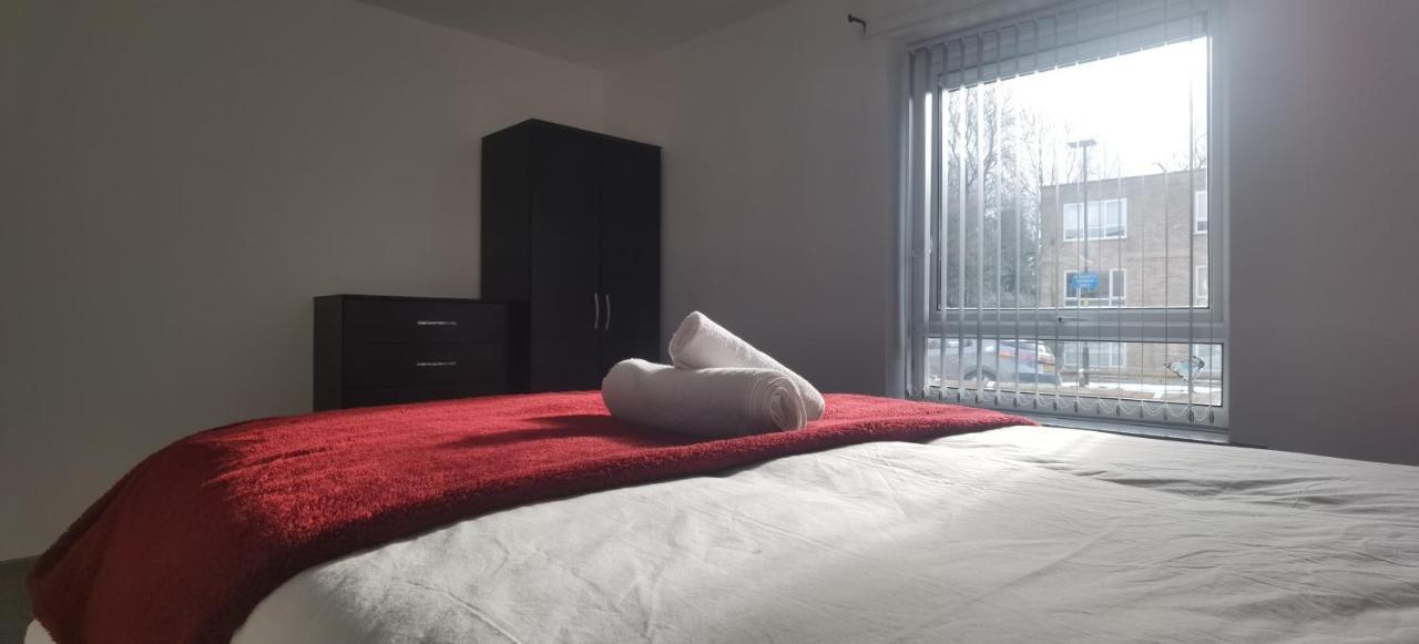 Lovely 3 Bed Apartment Near Qe Hospital Harborne Birmingham New Kültér fotó